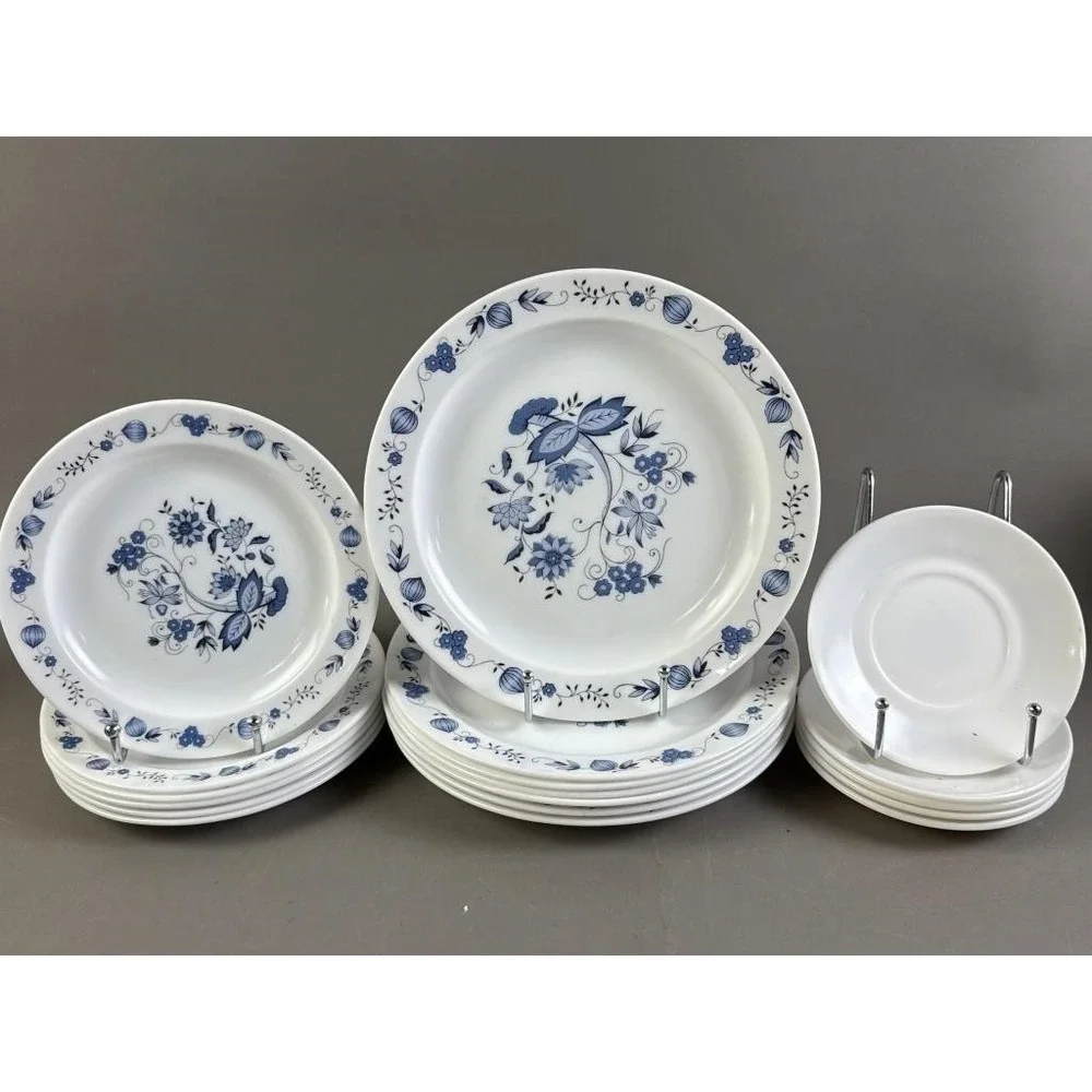 Corelle Old Town Blue Onion 20 Pc Dinnerware Set Plates Saucers Corning USA